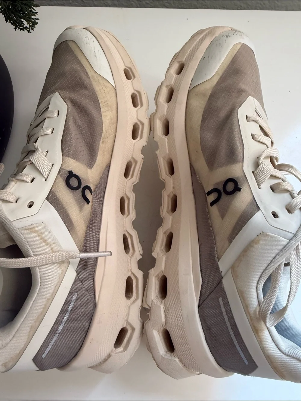 On Running cloudvista 2 Women size 6.5 Sneakers in Beige, Cream and Taupe